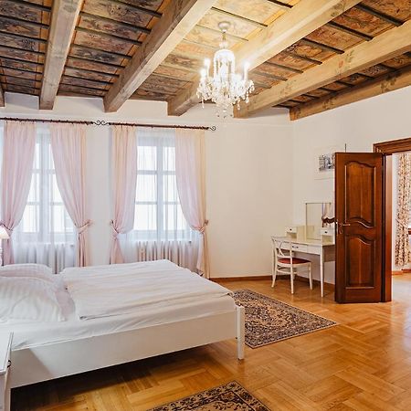 Apartament U Cerneho Medveda- At The Black Bear Praga Zewnętrze zdjęcie