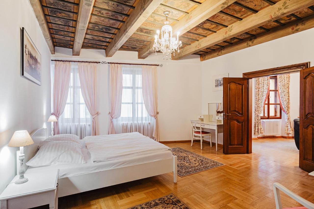 Apartament U Cerneho Medveda- At The Black Bear Praga Zewnętrze zdjęcie