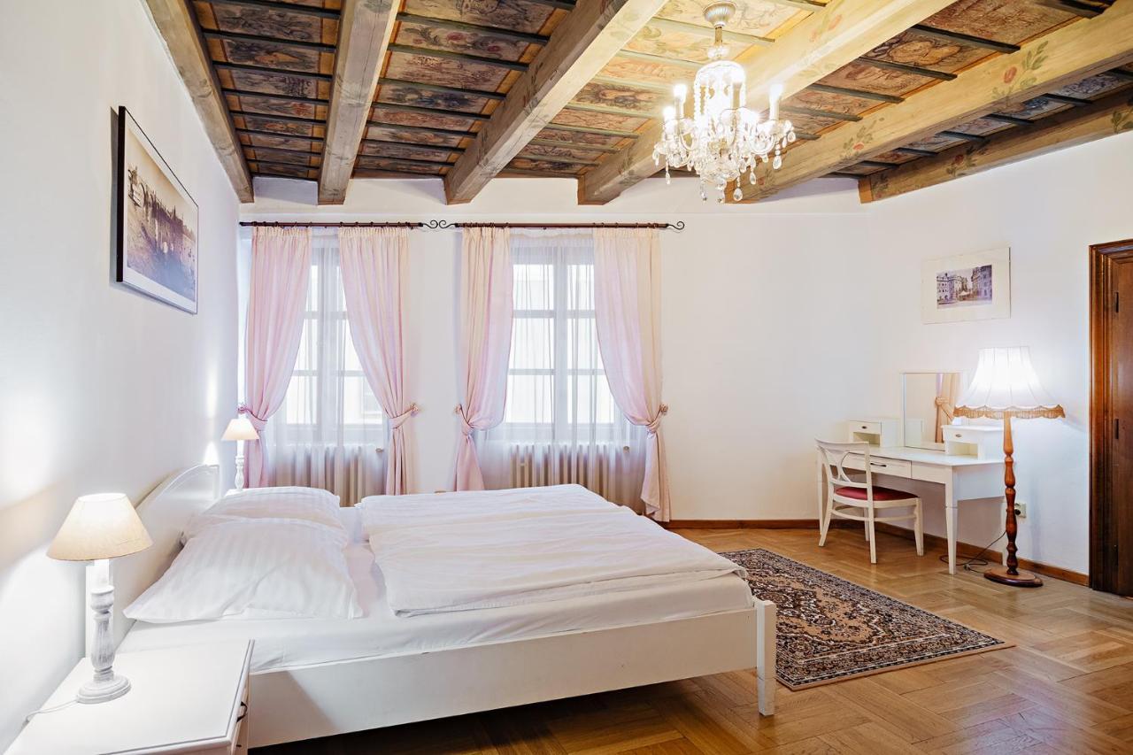 Apartament U Cerneho Medveda- At The Black Bear Praga Zewnętrze zdjęcie