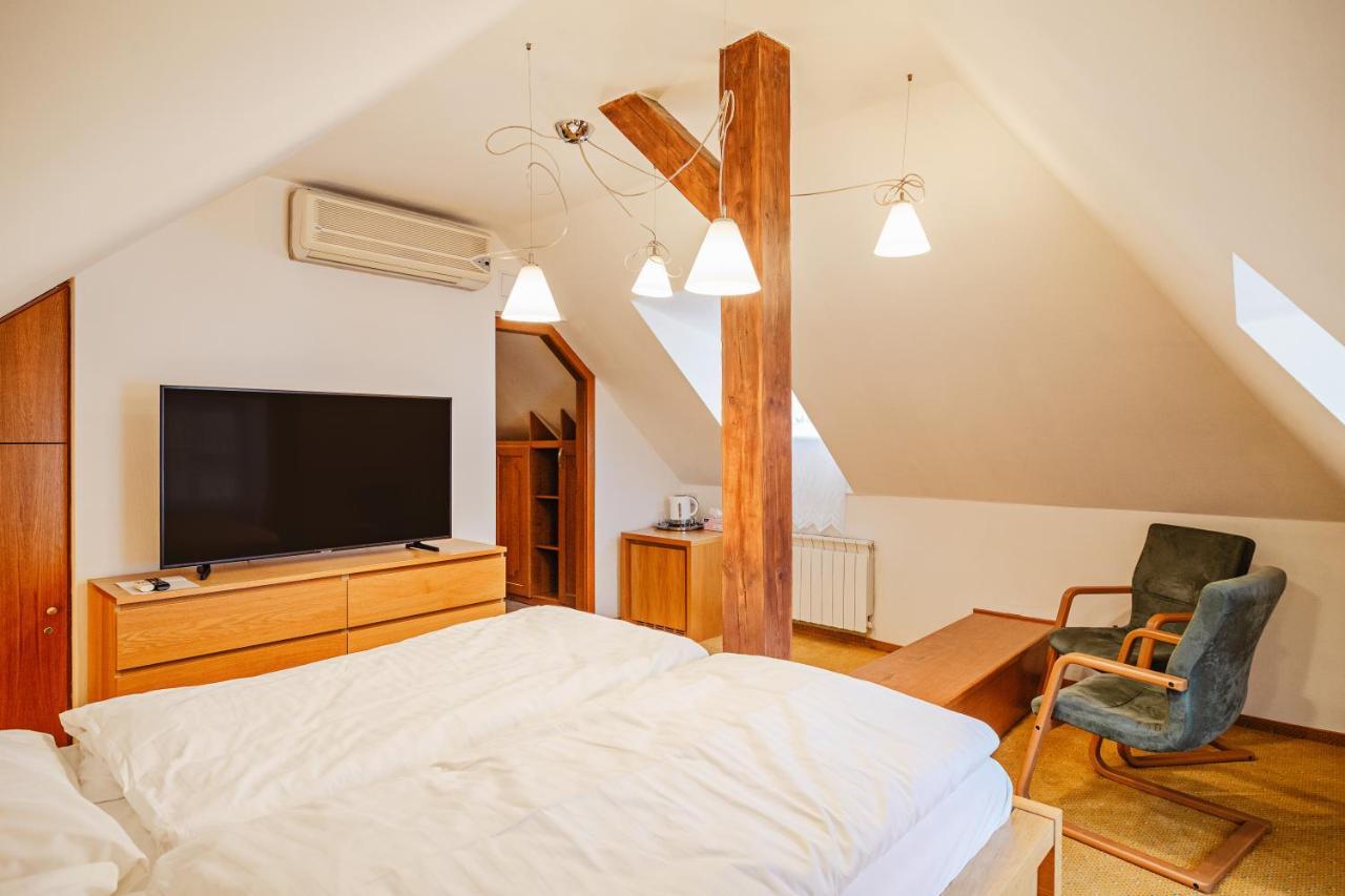 Apartament U Cerneho Medveda- At The Black Bear Praga Zewnętrze zdjęcie