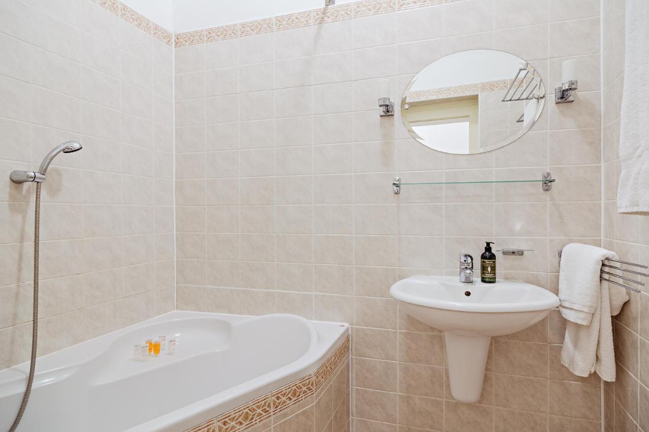 Apartament U Cerneho Medveda- At The Black Bear Praga Zewnętrze zdjęcie